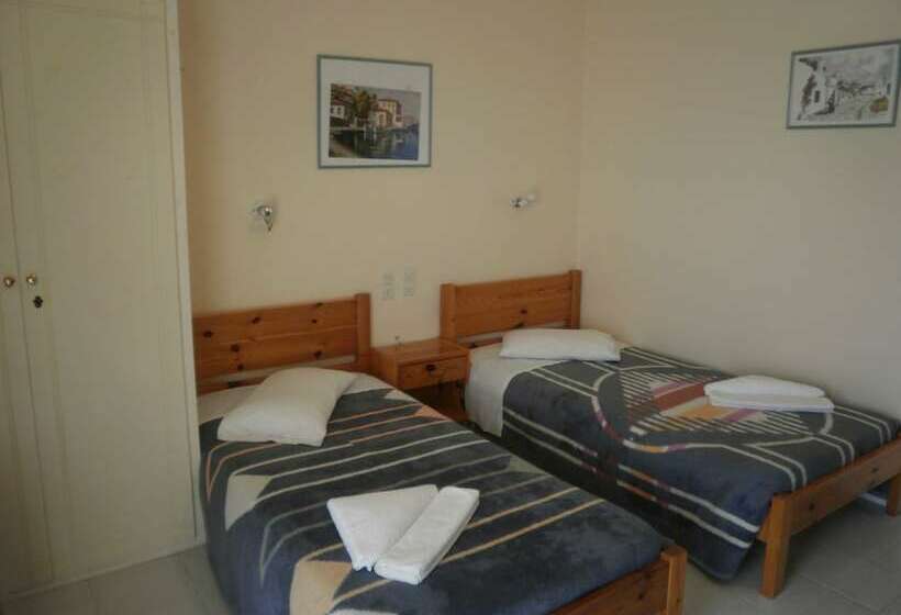 スタンダードスタジオ, Polyxenis Rooms