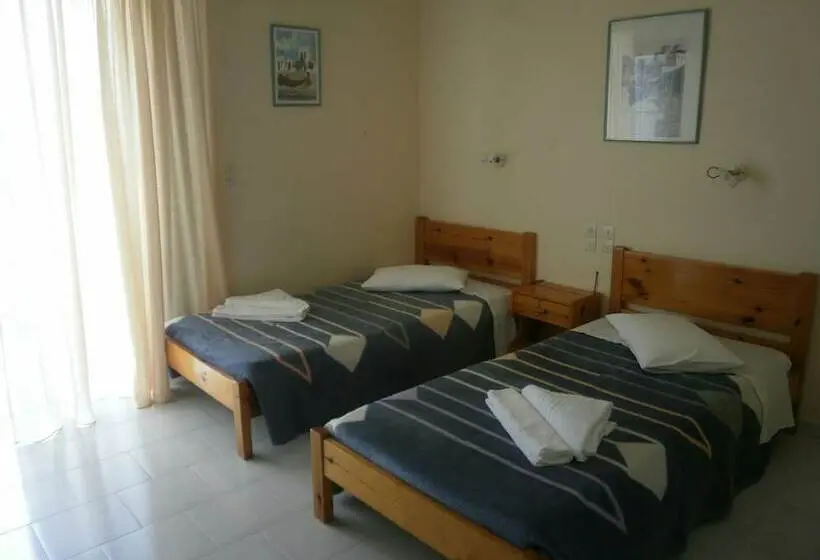 Studio Economy, Polyxenis Rooms