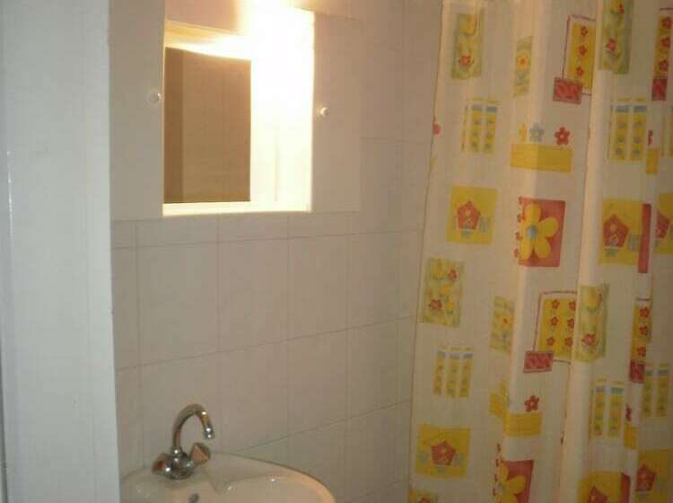 经济型工作室, Polyxenis Rooms