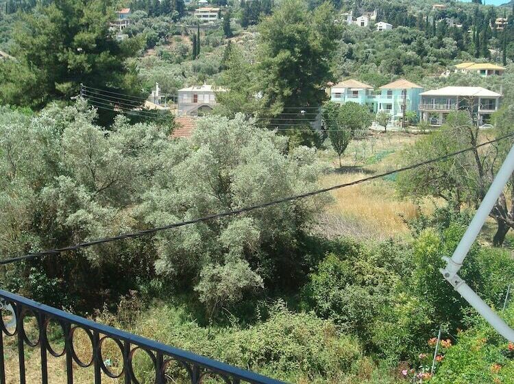 スタンダードスタジオ, Polyxenis Rooms