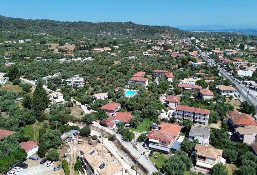 スタンダードスタジオ, Polyxenis Rooms