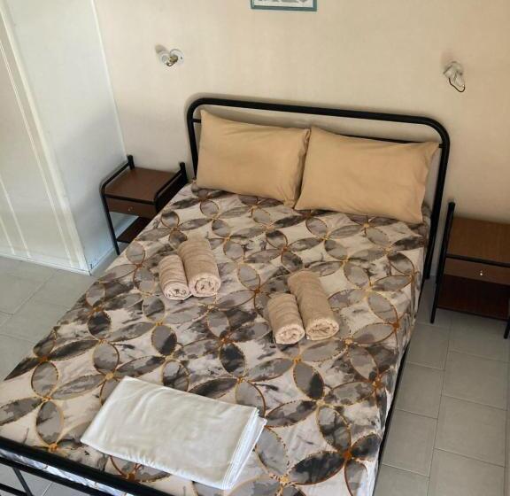 إستوديو قياسى, Polyxenis Rooms