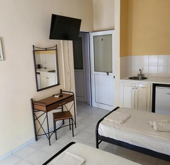 スタンダードスタジオ, Polyxenis Rooms