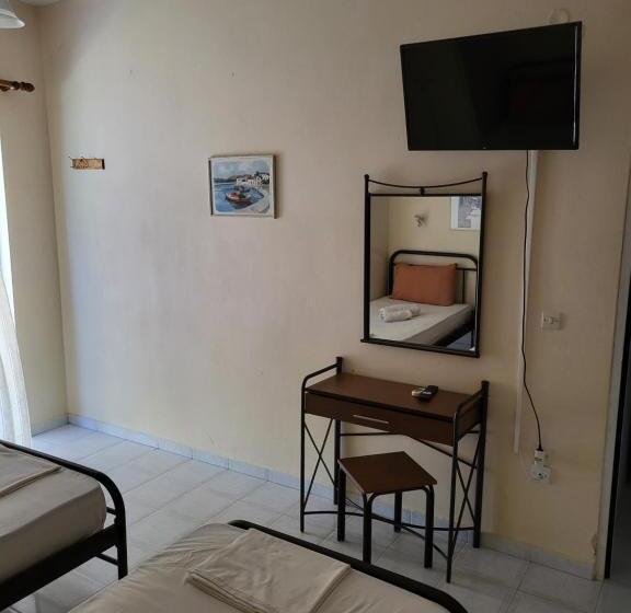 スタンダードスタジオ, Polyxenis Rooms