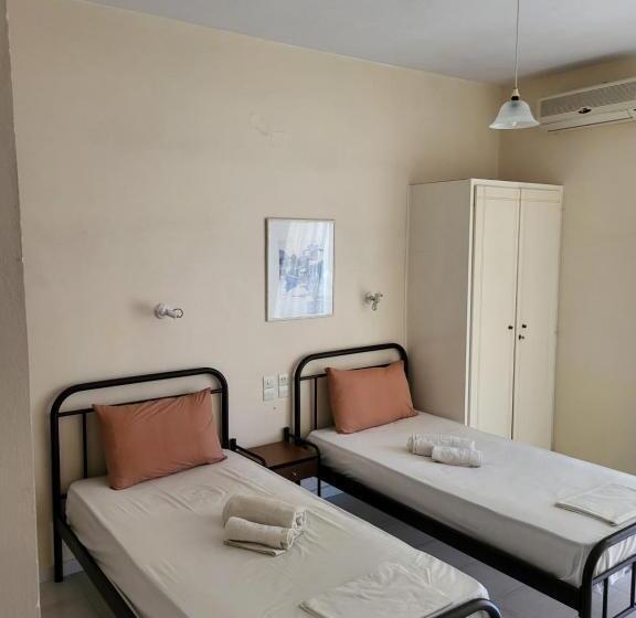 エコノミーワンルーム, Polyxenis Rooms