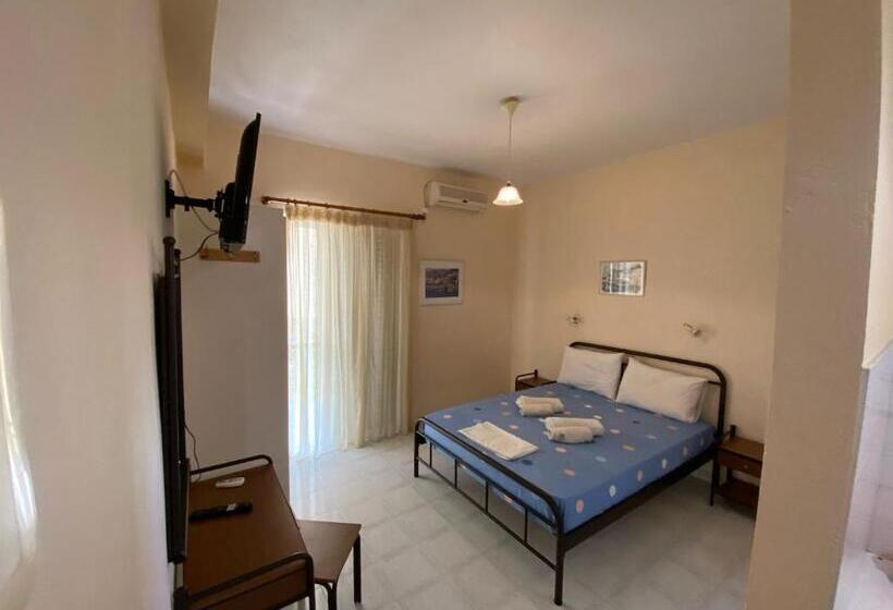 استوديو إقتصادى, Polyxenis Rooms
