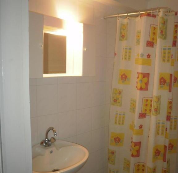 エコノミーワンルーム, Polyxenis Rooms