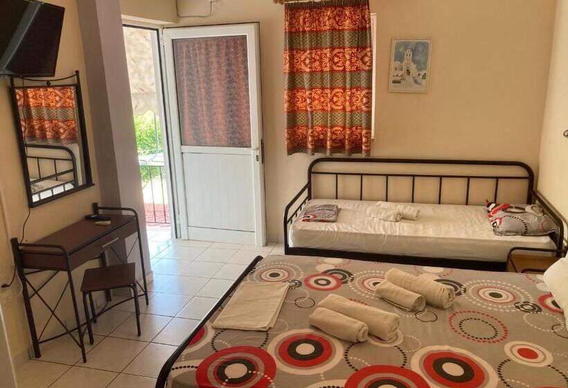 استوديو إقتصادى, Polyxenis Rooms