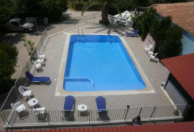 이코노미 스튜디오, Polyxenis Rooms