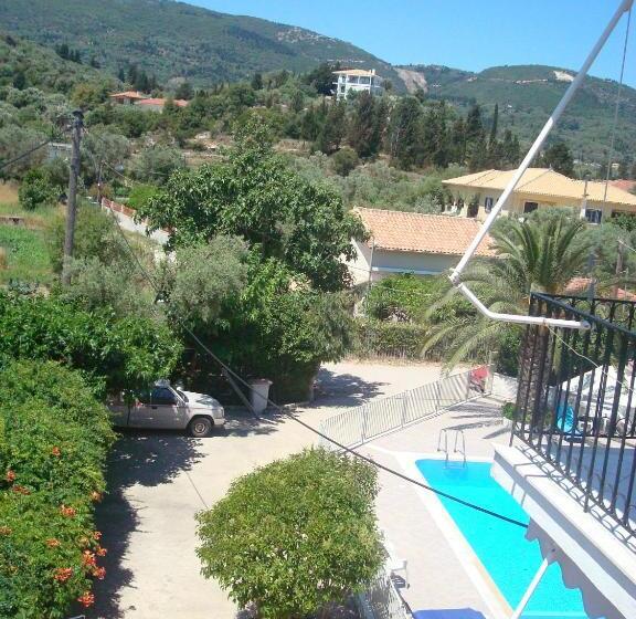 エコノミーワンルーム, Polyxenis Rooms