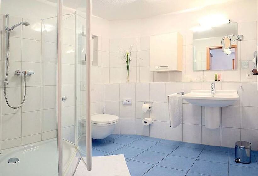 1ベッドルームアパートメント, Acantus