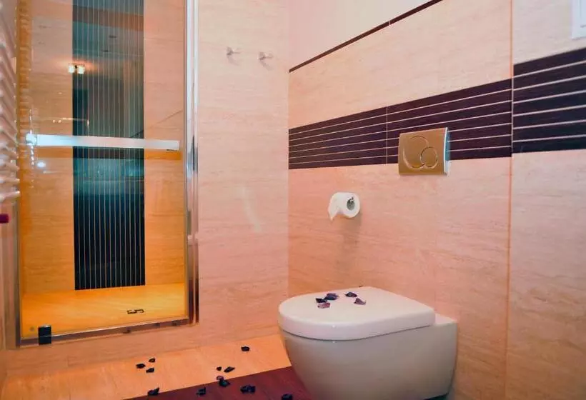 Perhehuoneisto, Art Residence Apartments