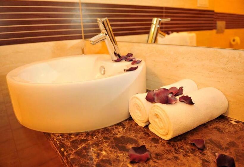 패밀리 아파트, Art Residence Apartments