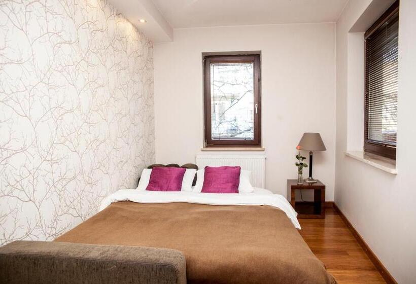 패밀리 아파트, Art Residence Apartments