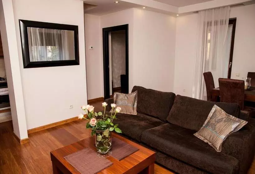 Perhehuoneisto, Art Residence Apartments