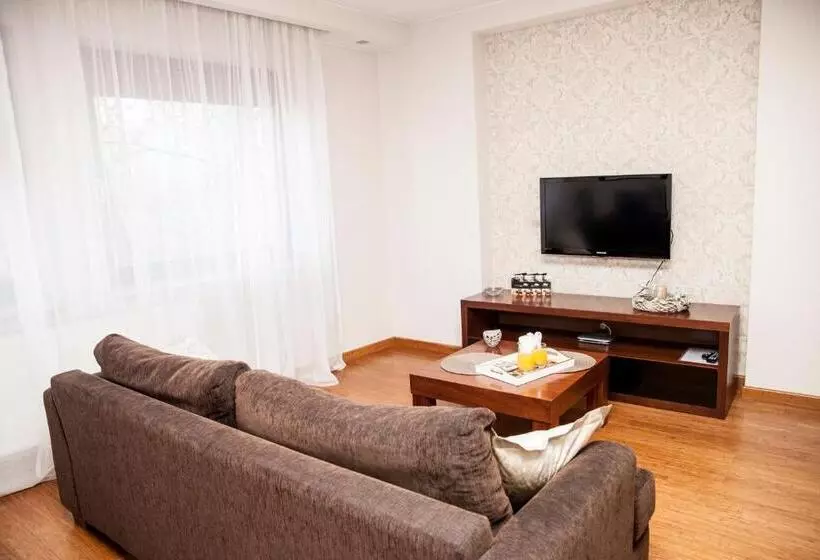 Perhehuoneisto, Art Residence Apartments