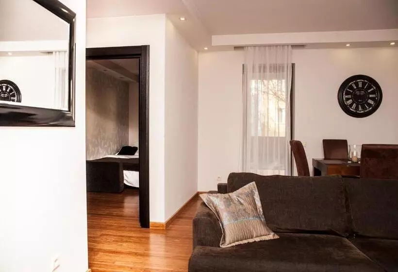 Perhehuoneisto, Art Residence Apartments