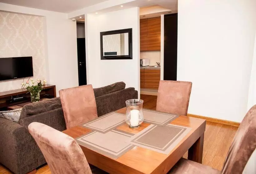 Perhehuoneisto, Art Residence Apartments
