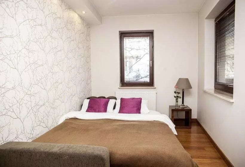 Perhehuoneisto, Art Residence Apartments