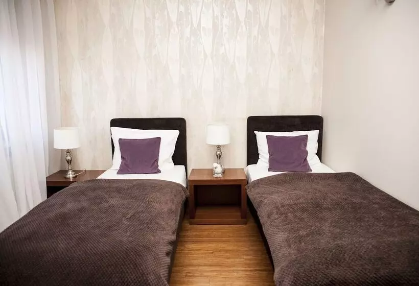 Perhehuoneisto, Art Residence Apartments