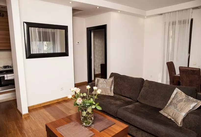 Perhehuoneisto, Art Residence Apartments