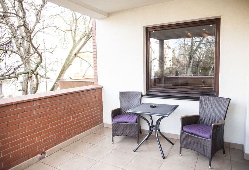 패밀리 아파트, Art Residence Apartments