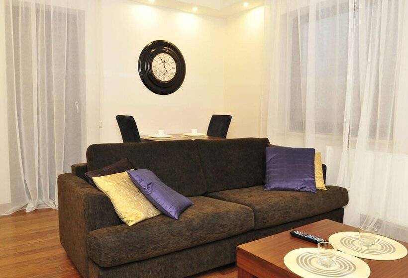 패밀리 아파트, Art Residence Apartments