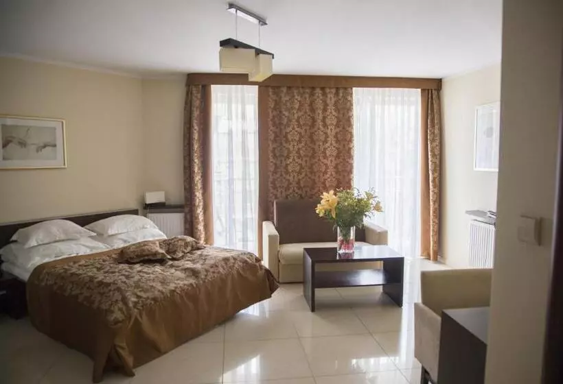 سوییت جونیور, Avangard Resort