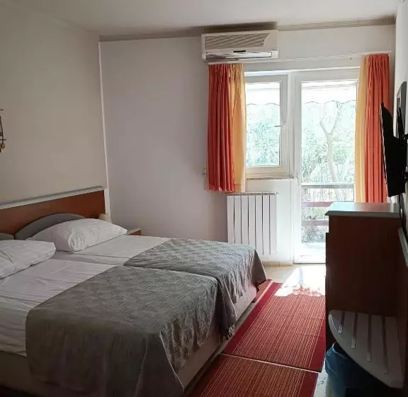 اتاق استاندارد با بالکن, Holiday