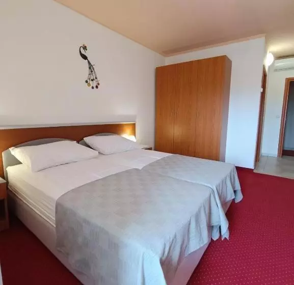اتاق استاندارد با بالکن, Holiday