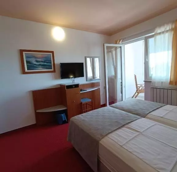 اتاق استاندارد با بالکن, Holiday