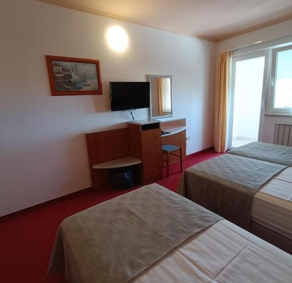 Quarto Triplo Estandar com Sacada, Holiday