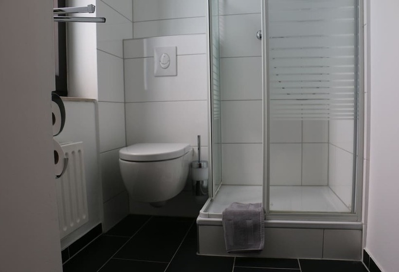 غرفة قياسية ثلاثية, Alt Steinbach