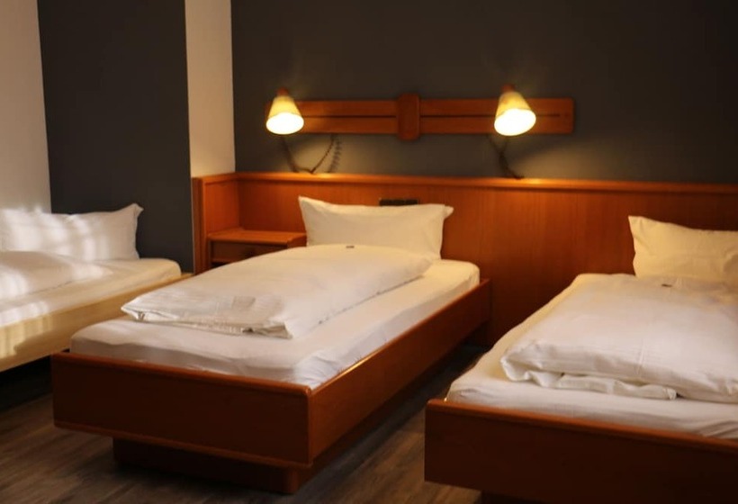 غرفة قياسية ثلاثية, Alt Steinbach