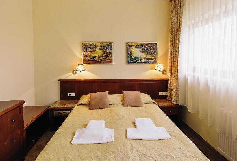 家庭间, Arka Medical Spa