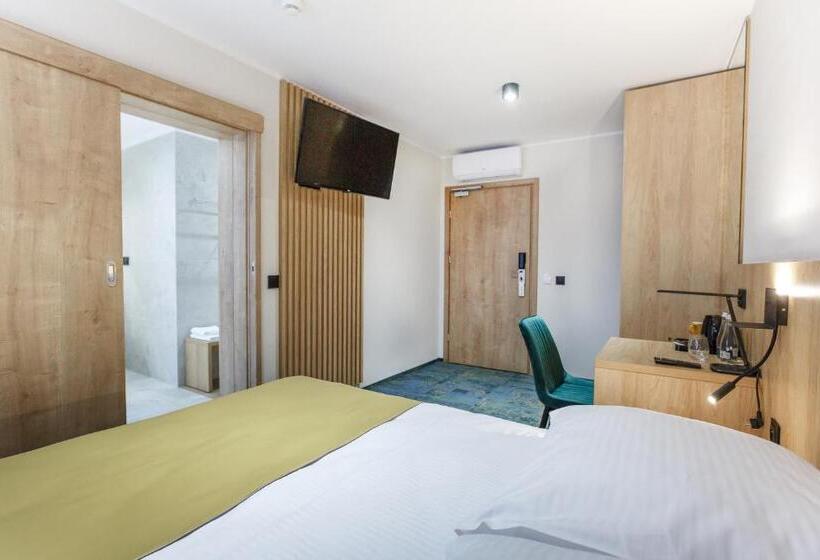 Номер Deluxe, Gromada łomża