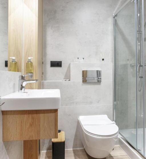 Номер Deluxe, Gromada łomża