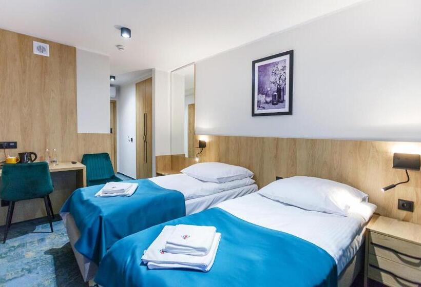 Номер Deluxe, Gromada łomża