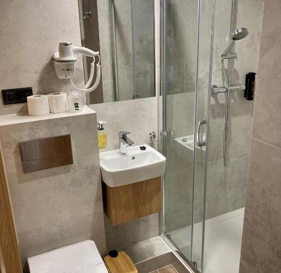 Номер Deluxe, Gromada łomża