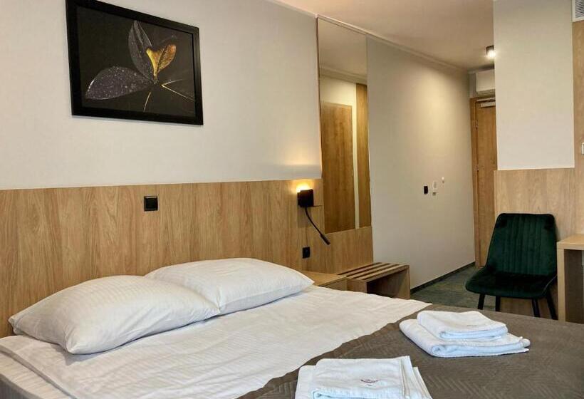 Номер Deluxe, Gromada łomża