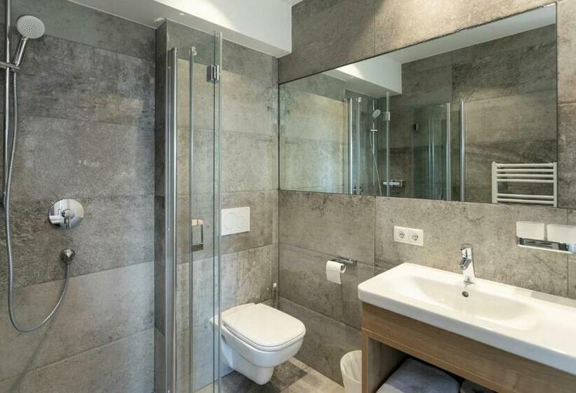 스탠다드 룸, Isserwirt