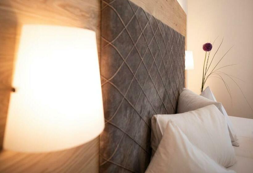 스탠다드 룸, Isserwirt