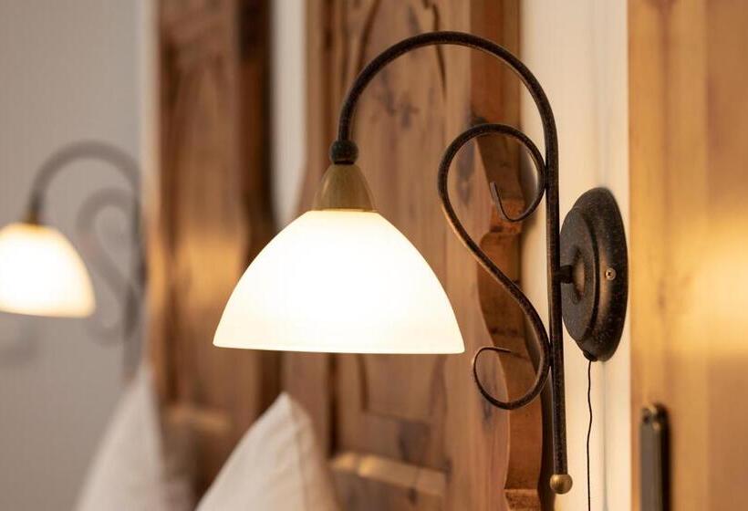 غرفة كلاسيكية, Isserwirt