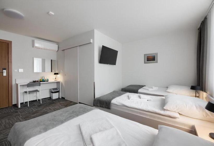 Четырехместный Номер Deluxe, Jantar Resort