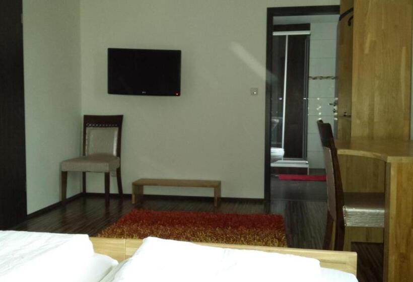 标准三人间, La Terrazza