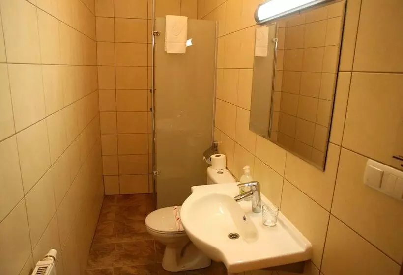 Pokój Czteroosobowy Standard, Nest