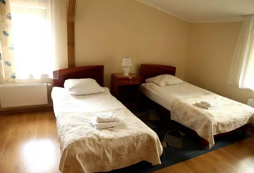 Studio Standard, Nest