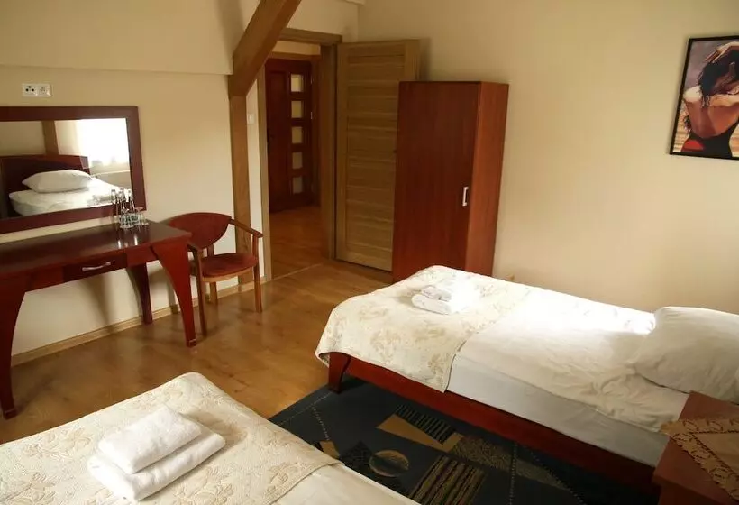 Studio Standard, Nest