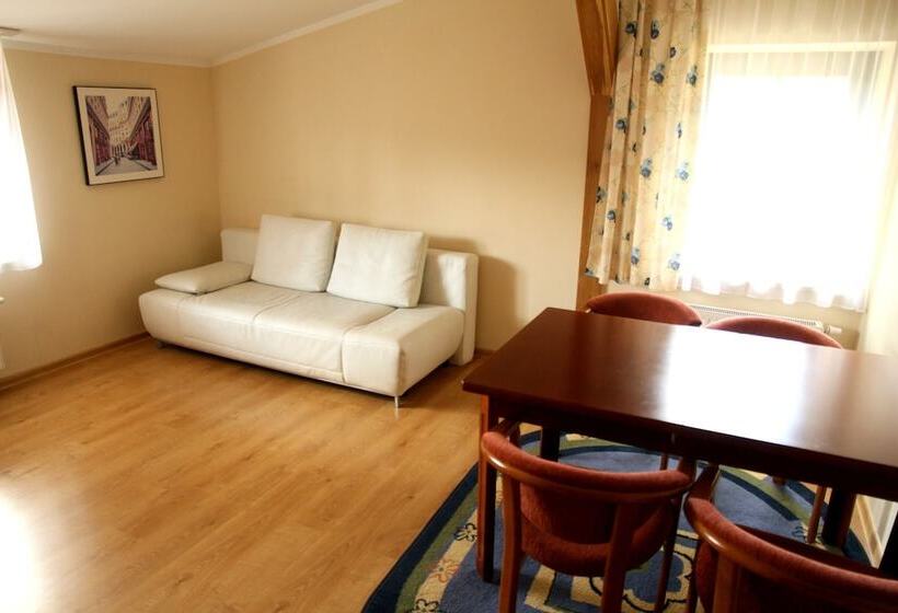 استودیوی استاندارد, Nest