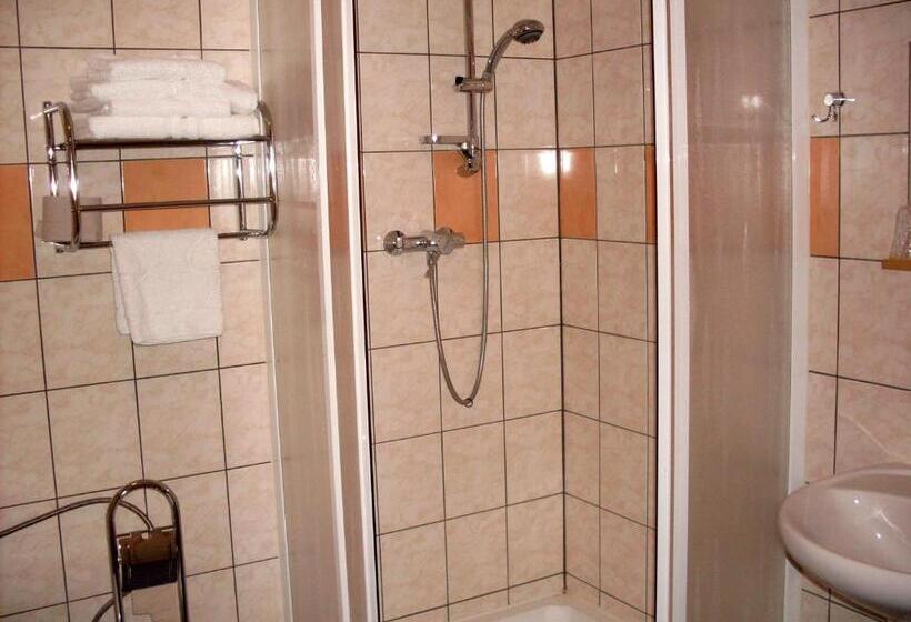 스탠다드 룸, Slavie